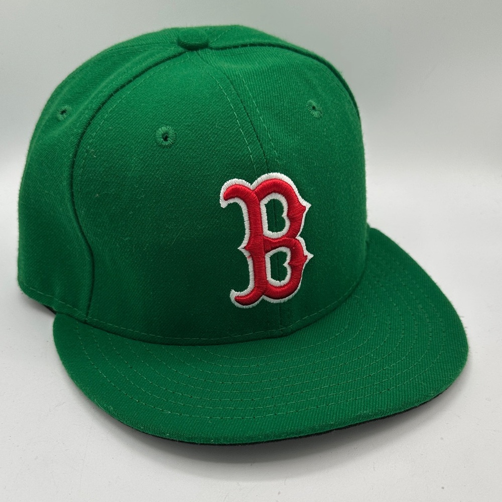 New Era Boston Red Sox 59FIFTY fitted green hat with team logo, size 6 5/8